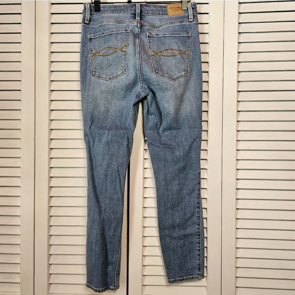 Abercrombie & Fitch • Curve‎ Love High Rise Ankle Jean